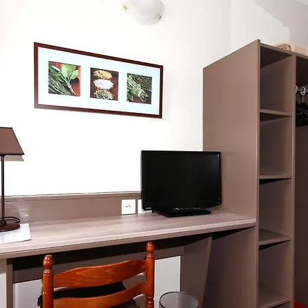 Otel De L'ill 3*